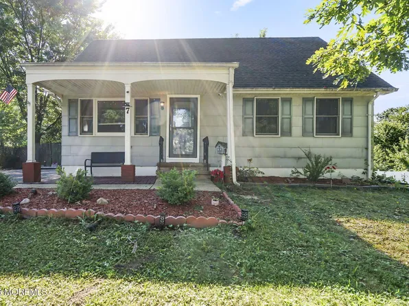7 Princeton Drive, Jackson, NJ 08527