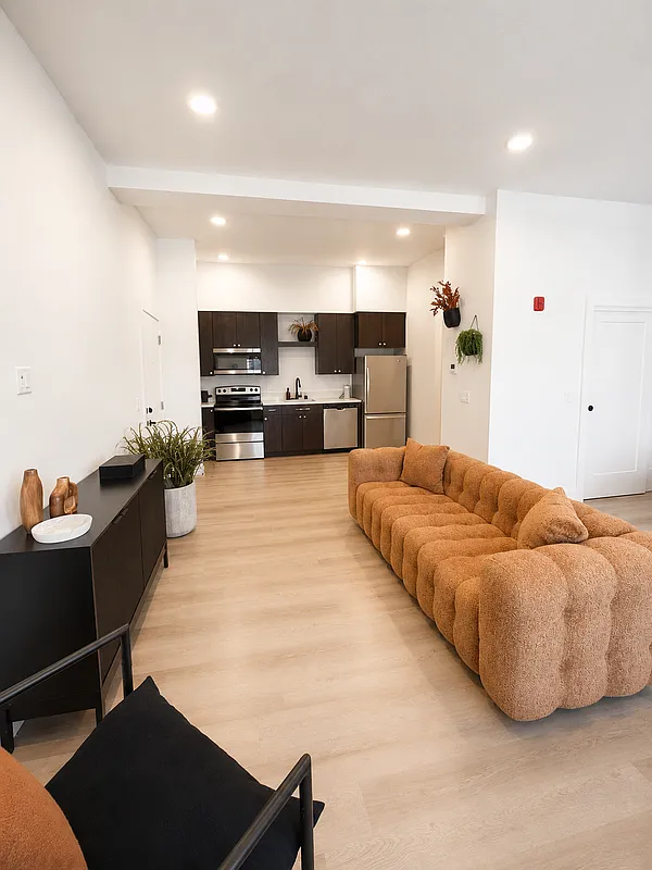 Studio, 1.0 bath, 650 sqft, $2,600 — Photo 2
