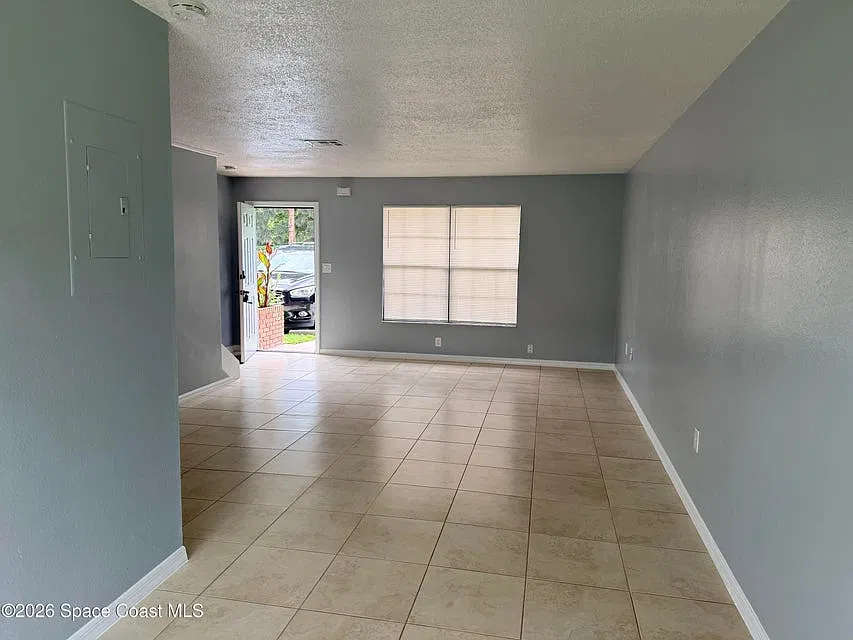 1300 Arlington Lane NE, 124 - 1 — Photo 2