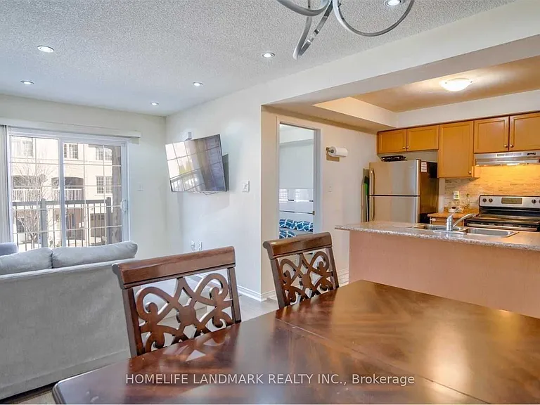 38 Silvester St — Photo 3