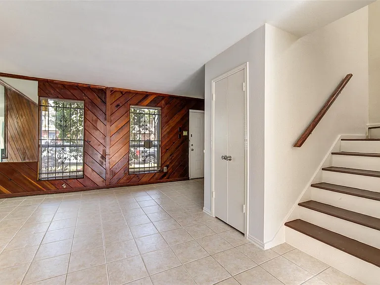 14633 Perthshire Rd — Photo 10