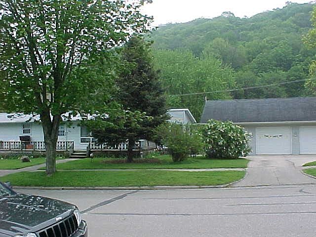 2nd image of 325 Ann St