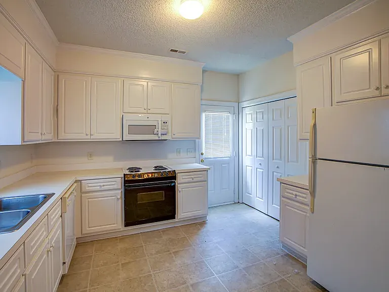 Hunter's Park Apartments — Photo 18