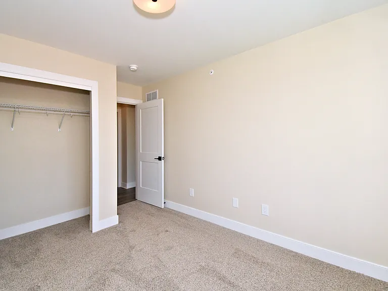 101 Hatfield Vlg — Photo 31