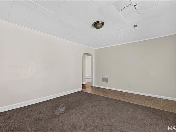 5th image of 811 Sparks Ave