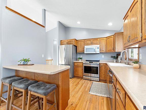 4th image of 1300 E 62nd St