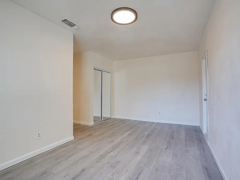 2524 Pemberton Ct — Photo 15