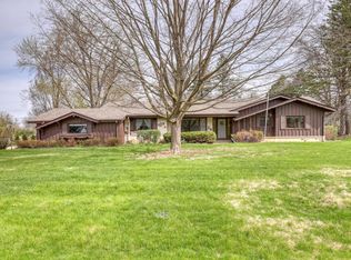 17420 Royalcrest Dr, Brookfield, WI 53045