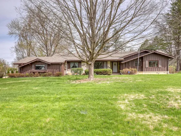 17420 Royalcrest DRIVE, Brookfield, WI 53045