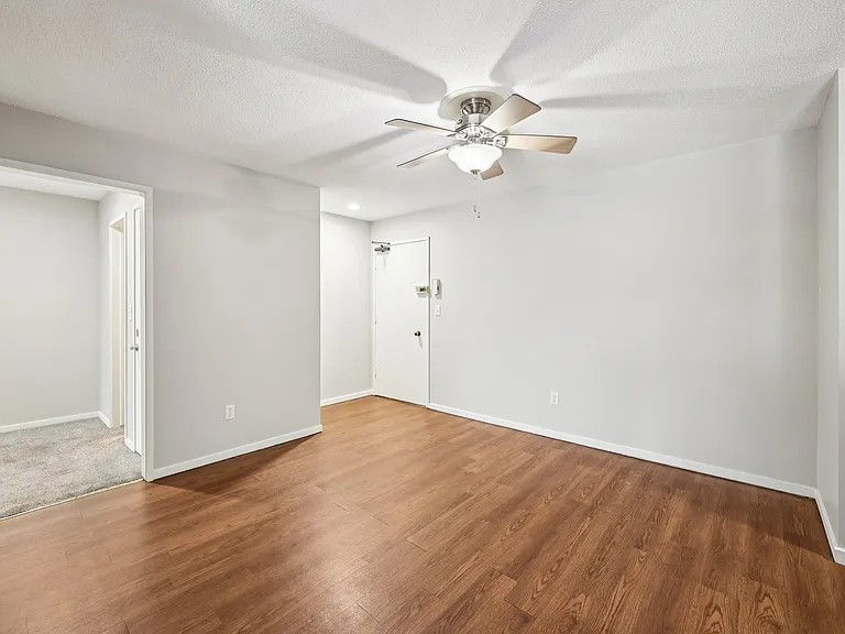 Lexington Hills Apartments — Photo 43