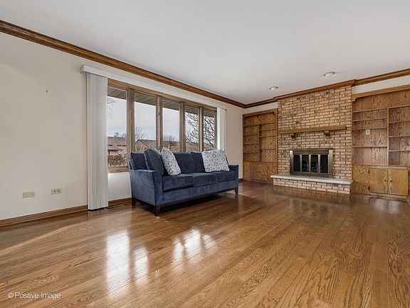 4th image of 8256 Aspen Ln