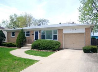 1308 S Fern Dr, Mount Prospect, IL 60056