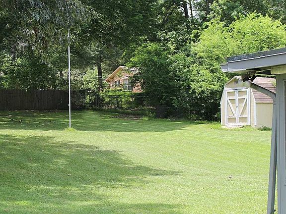 2nd image of 609 S Honeysuckle Dr
