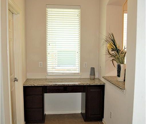 5th image of 2305 Willard Dr