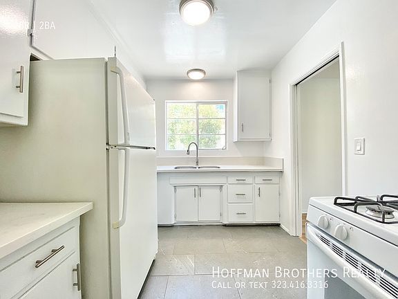 3rd image of 1433 N Hayworth Ave #3