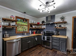 412 Pine Swamp Rd, Burnsville, NC 28714