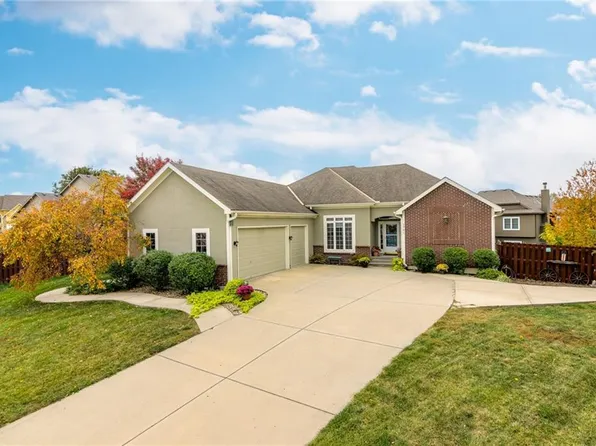 1701 NE 181st Ter, Smithville, MO 64089