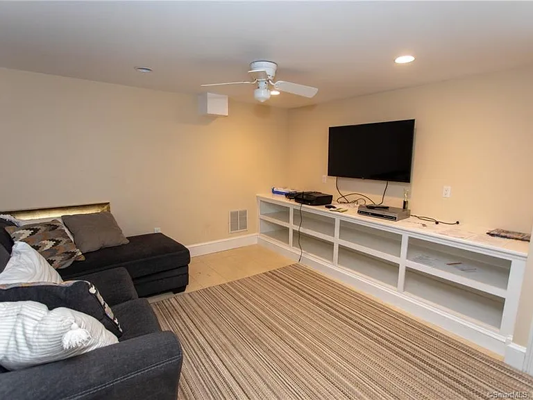3 Wilson Ave — Photo 35