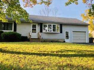 42 McDonald Dr, Cohoes, NY 12047