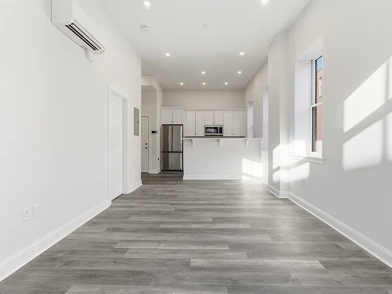 19-25 Essex St #404 — Photo 3