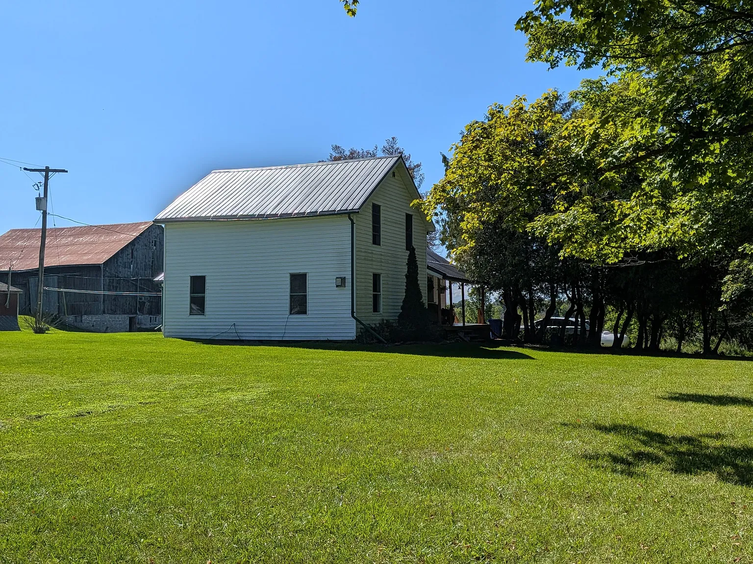 4 bed, $1,800 — Photo 2