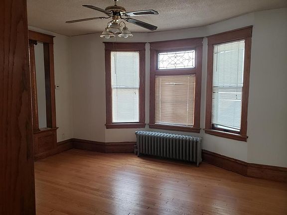 4th image of 113 3rd Ave S #A