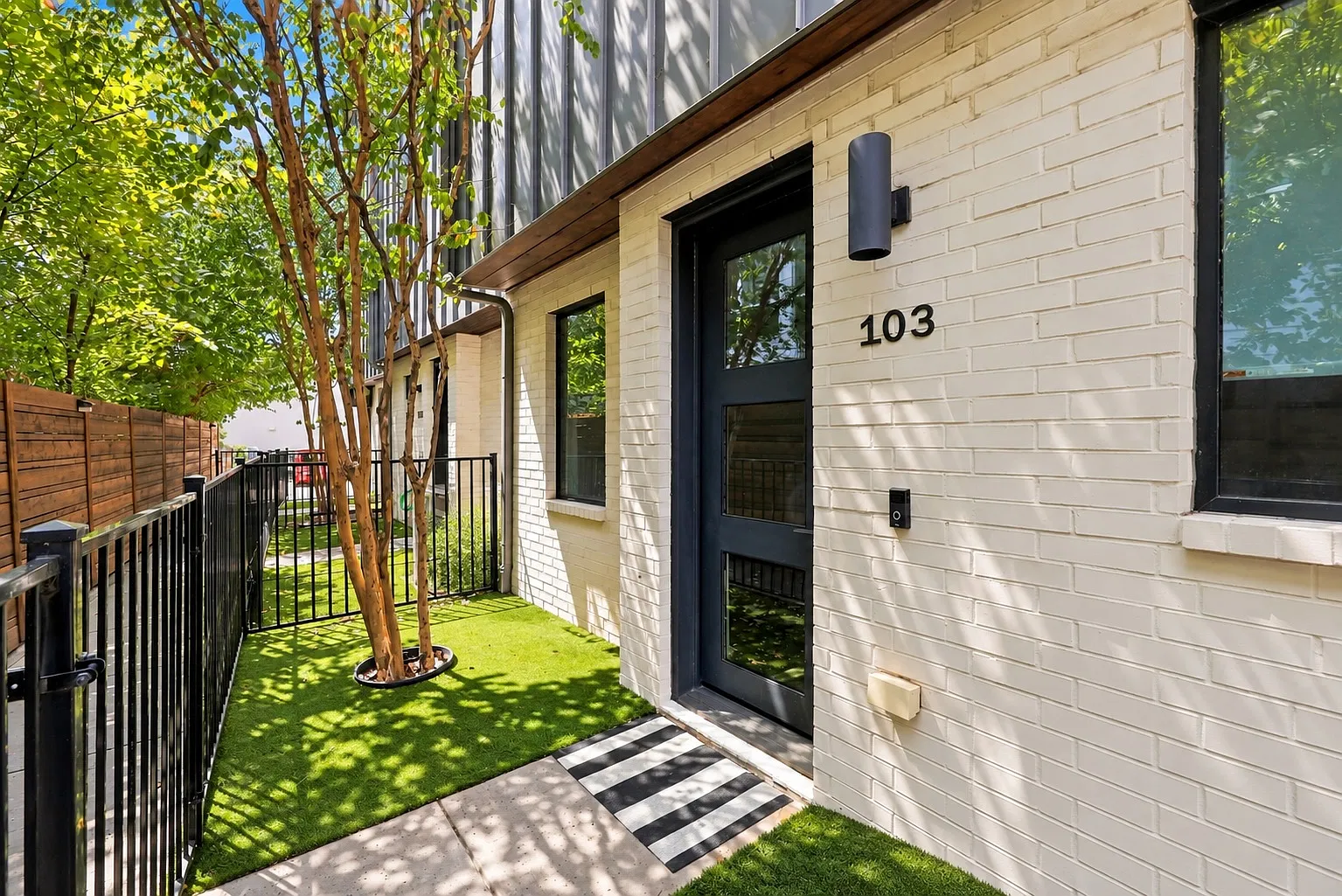 2 bed, 1627 sqft, $3,900 — Photo 1