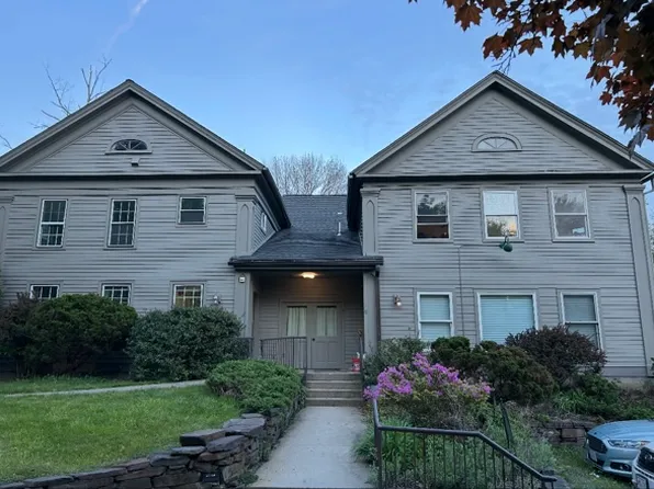 9 South St #B, Stockbridge, MA 01262