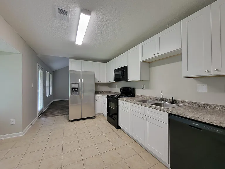 7025 Stoneridge Dr — Photo 7