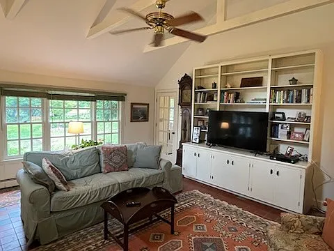 4 bed, 2.5 bath, 3389 sqft, $6,000 — Photo 3