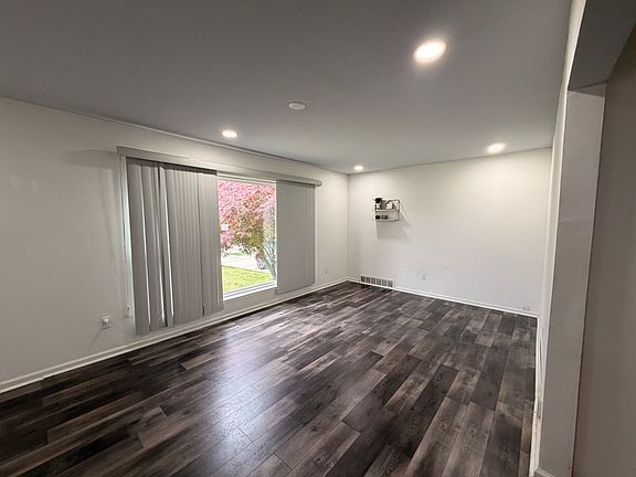 2nd image of 28622 Leona St