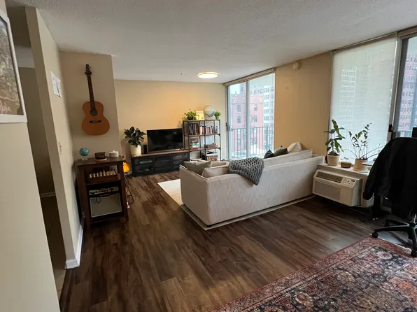 71 E Division St APT 1005, Chicago, IL 60610