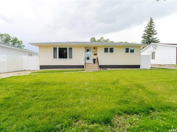 1048 11th AVENUE NW, Moose Jaw, SK S6H 4L5