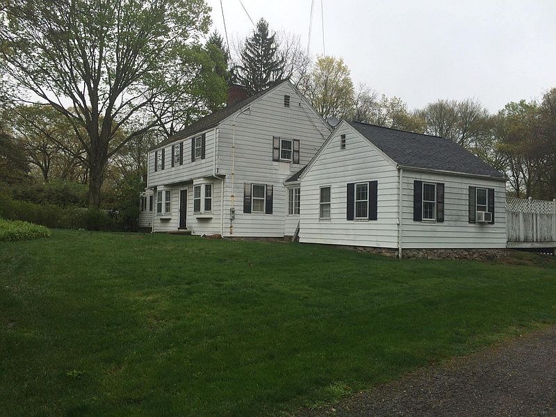 2nd image of 262 Newtown Ave