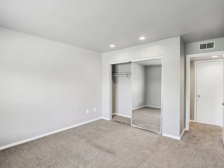 Hidden Hills Apartments — Photo 33