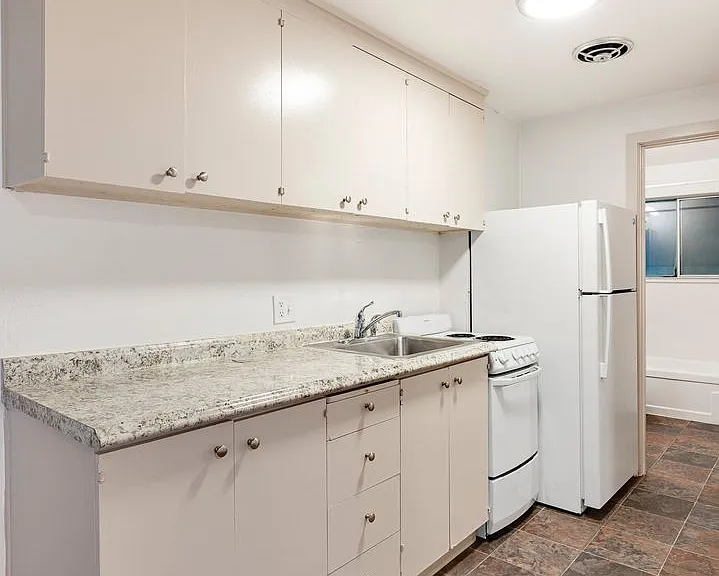 Malabar Apartments — Photo 13