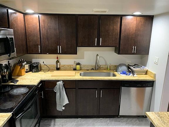5th image of 347 W Dickens Ave APT 1