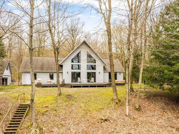 3761 Cooper Rd, Honor, MI 49640