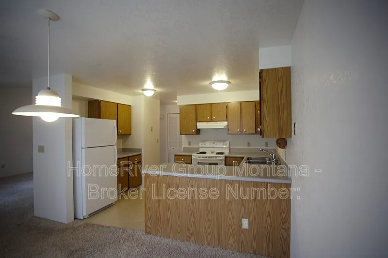 3 bed, 2.0 bath, 1205 sqft, $1,895 — Photo 3