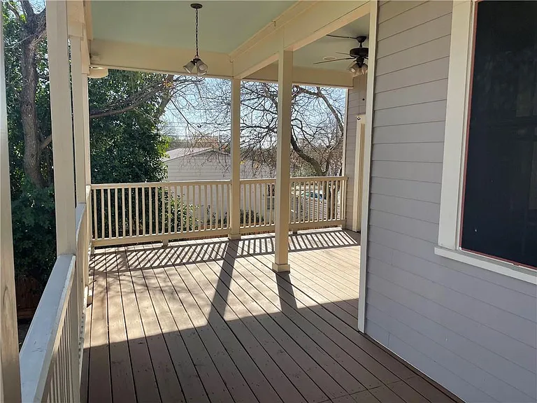1153 San Bernard St — Photo 46