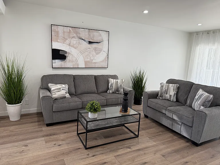 6053 Wilkinson Ave — Photo 20
