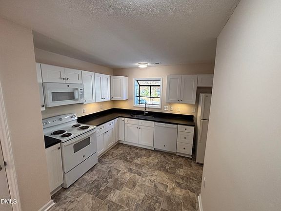 4th image of 54 Willow Bridge Dr
