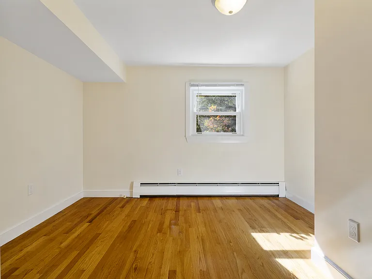 27 Hermon St — Photo 17