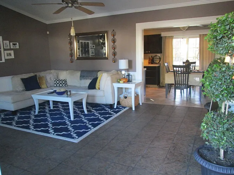 109 Sweetwater Dr — Photo 2