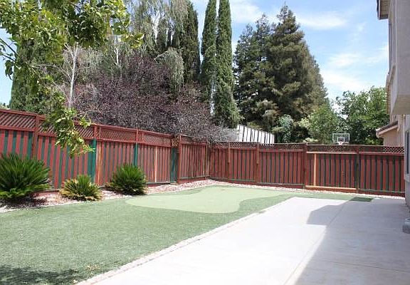 2nd image of 901 Glade Ct