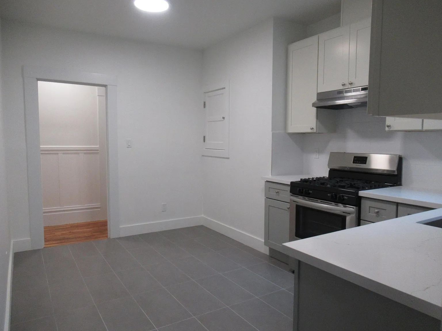 2 bed, 925 sqft, $5,500 — Photo 2