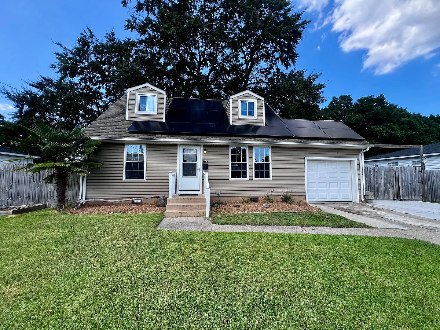 Gorgeous Updated 4-Bedroom Home in Prime Virginia Beach Location with Solar Panels — Photo 2