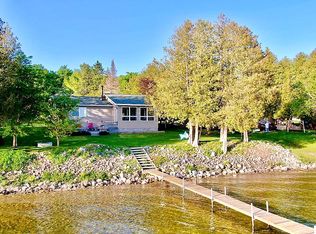 495 Sturgeon Bay Rd, Indian River, MI 49749