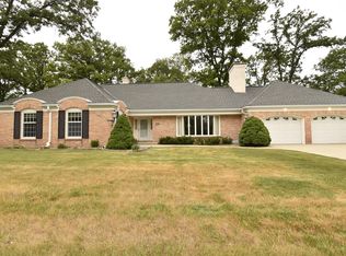 7425 N Longview Ave, Glendale, WI 53209