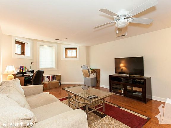 4th image of 550 W Surf St #1212